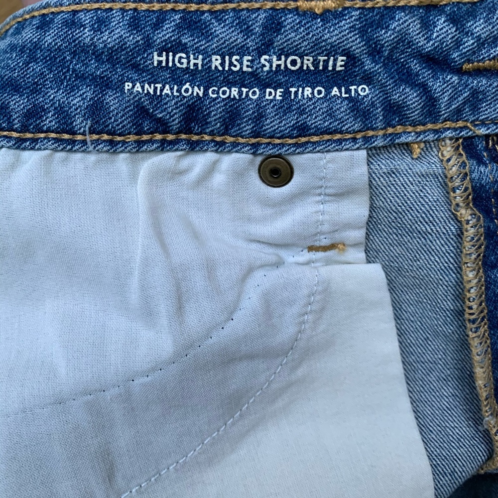 Universal Thread high waisted Jean shorts Sz 8/29 women’s medium wash raw hem - Picture 4 of 6